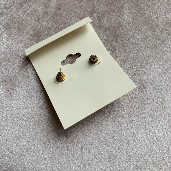 🟢Pick 3 for $15🟢NWT Animal Print Bear Stone Stud - Picture 2 of 2